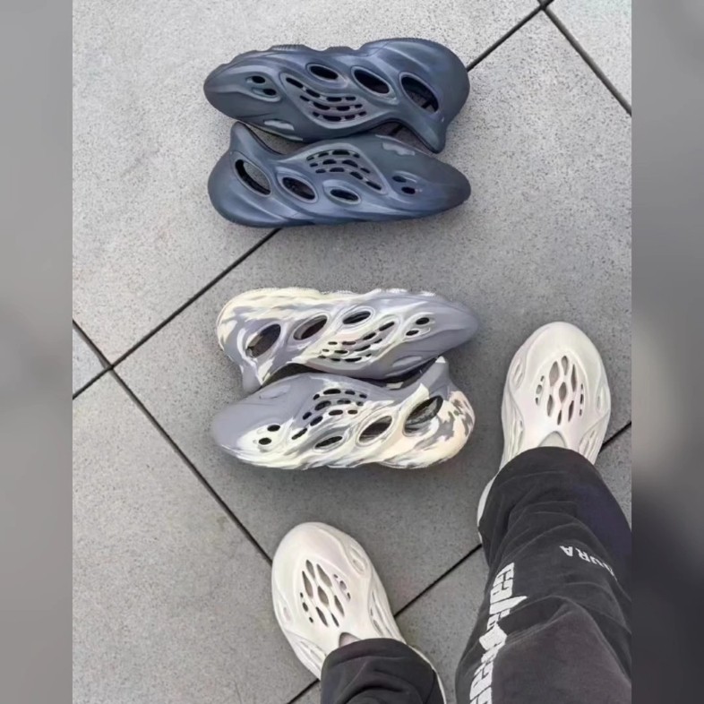 探索潮流之巅：我的adidas Yeezy之旅