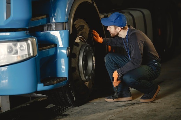 Get Commercial Mobile Tire Repair Near Me Anytime, 24/7