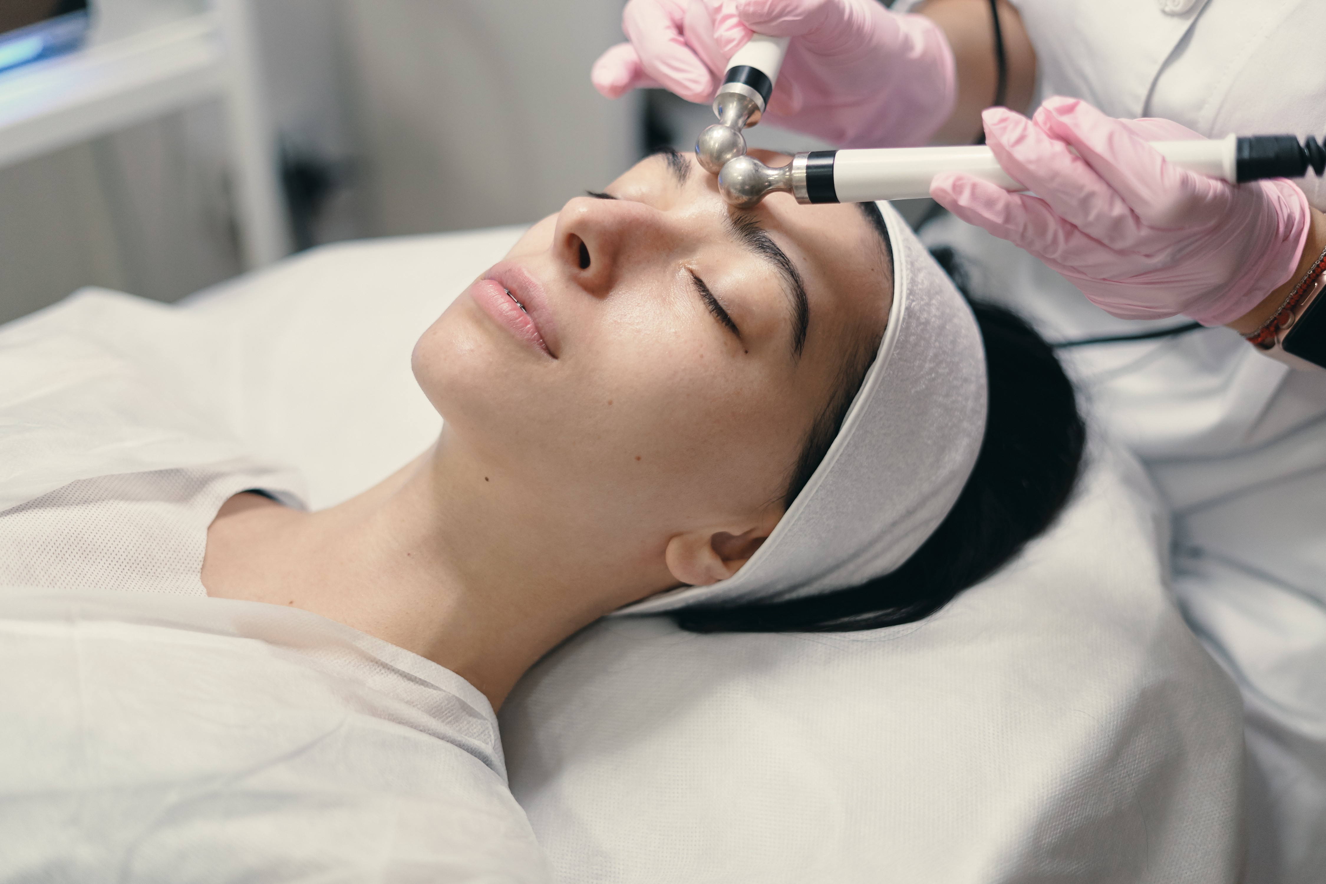 Hydra Facial Benefits for Glowing Skin | Skin Clinic in Gurgaon - MedLinks