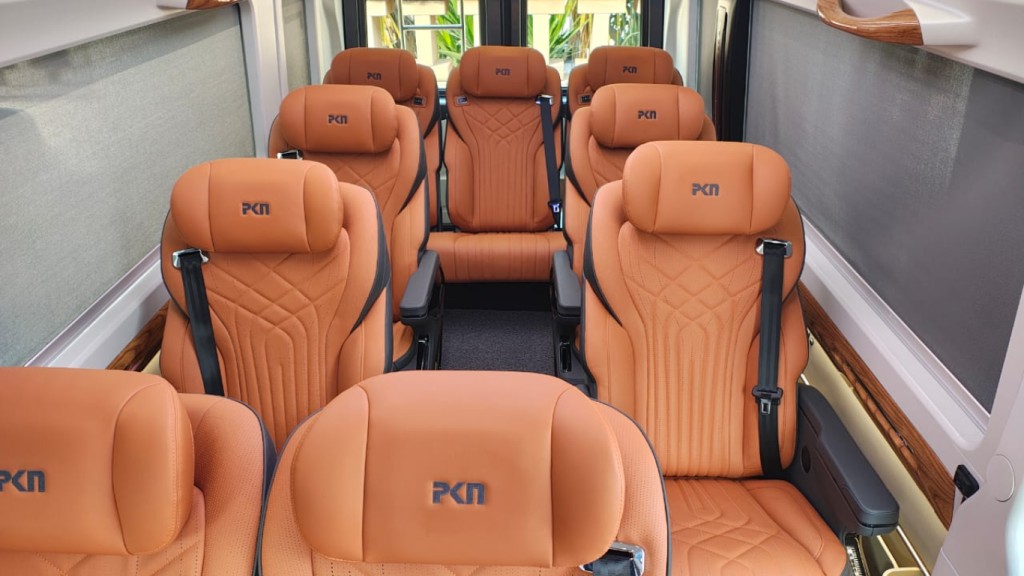 Why is a 10 Seater Urbania Ideal for Your Delhi Group Travels?