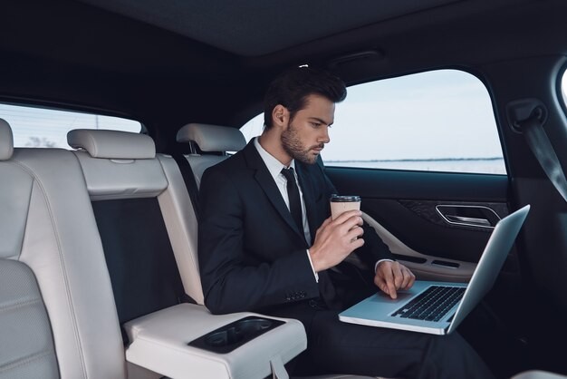 Top Corporate Car Service with Direct Limo Service Options