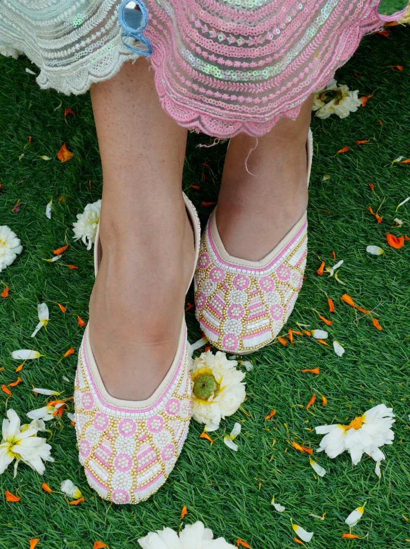 Easy Style with Women Sliders
