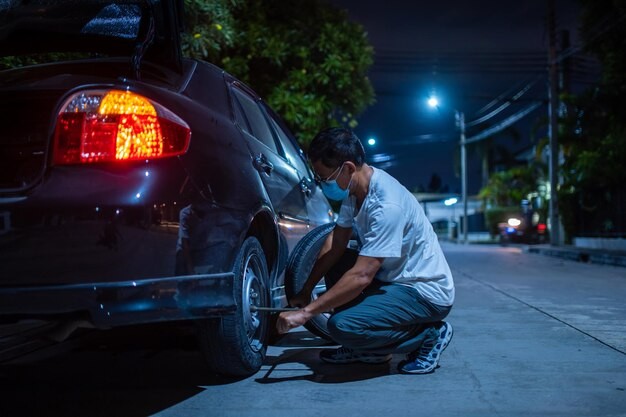Emergency Roadside Tire Change and Mobile Tire Repair